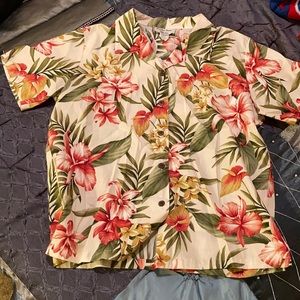 Hawaiian Reserve brand button down collared shirt!